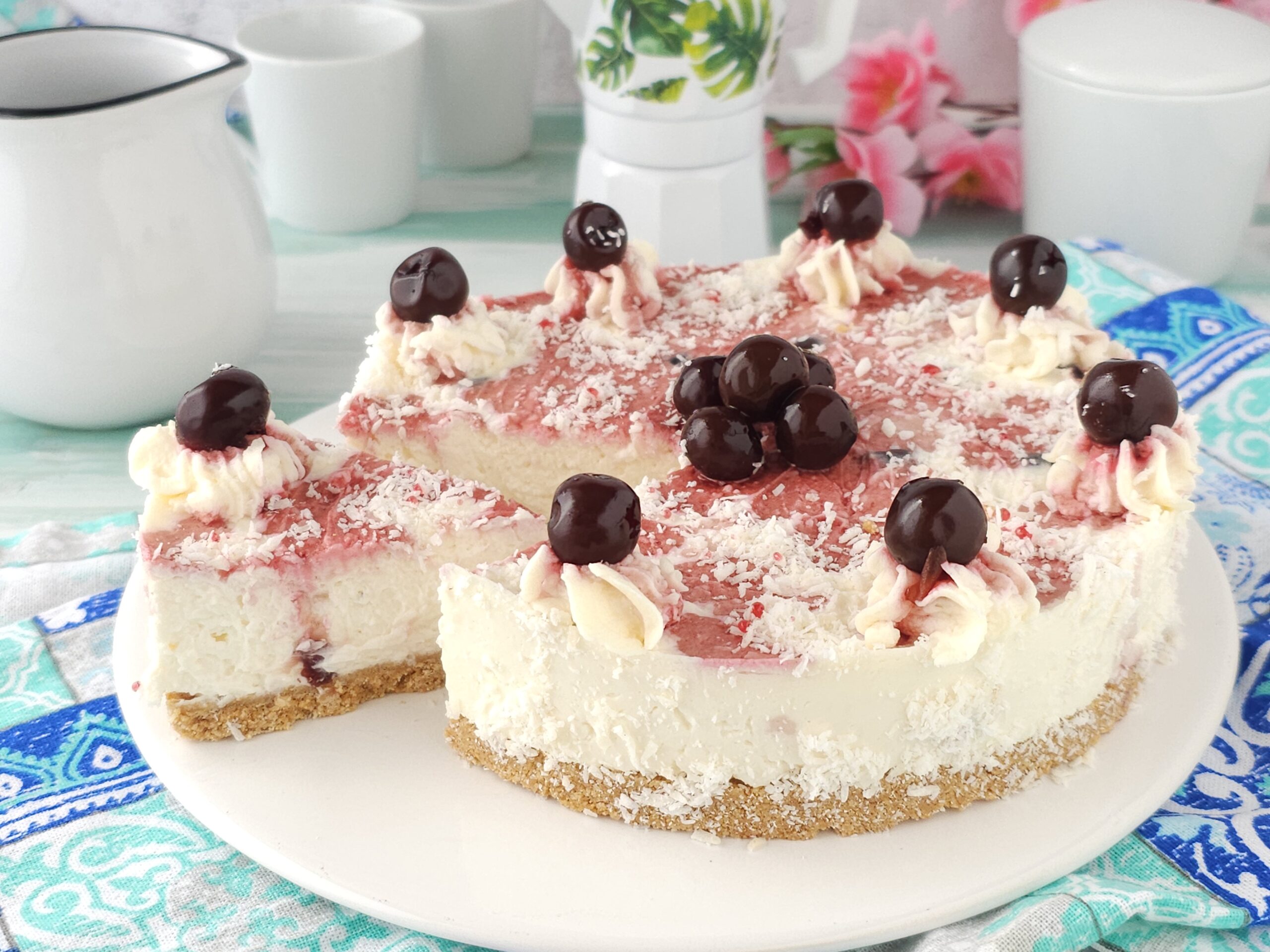 Cheesecake de coco y guindas