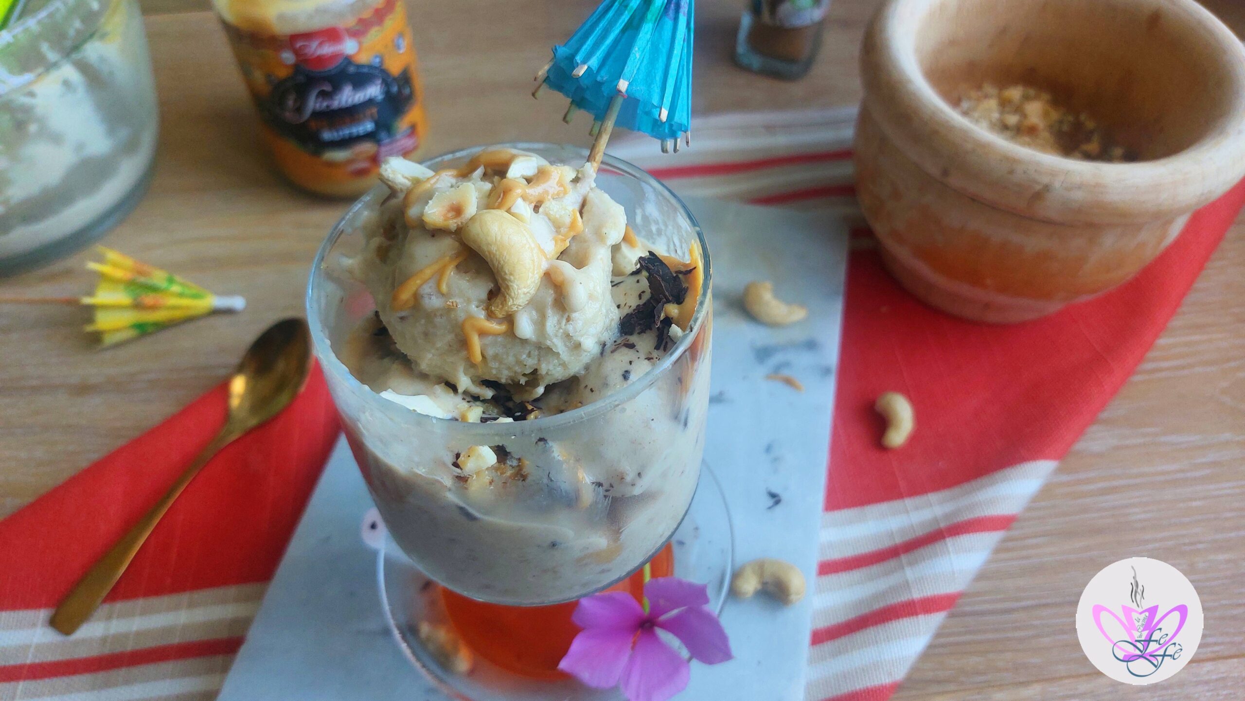 HELADO FIT DE PLÁTANO Y MANTEQUILLA DE CACAHUETE