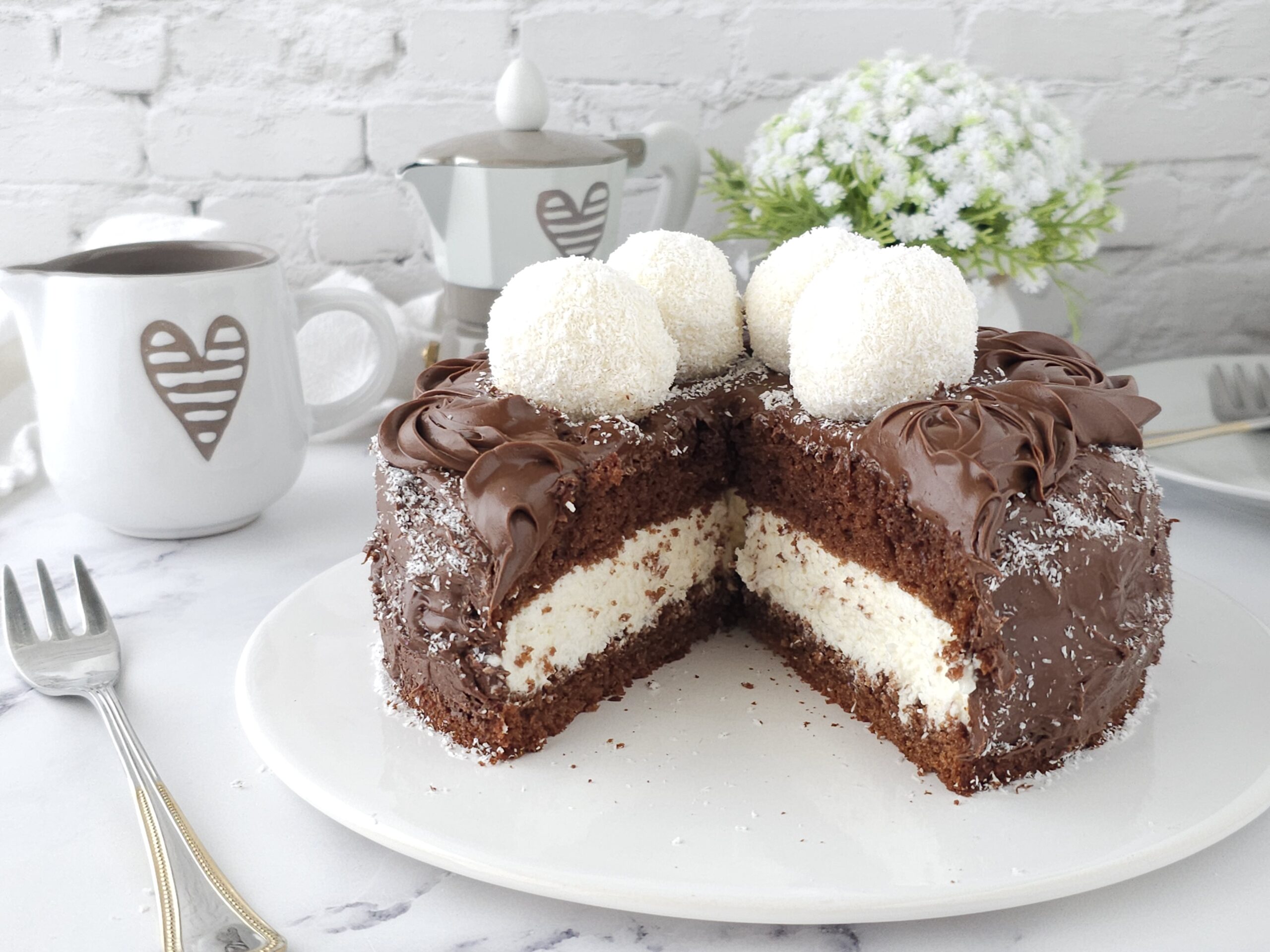 Tarta de chocolate con crema de coco y chocolate blanco