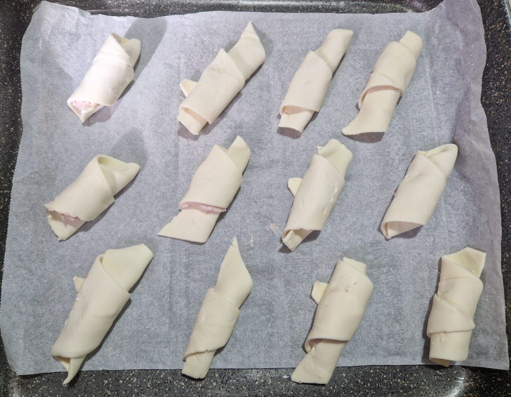 Los croissants salados con mousse de mortadela