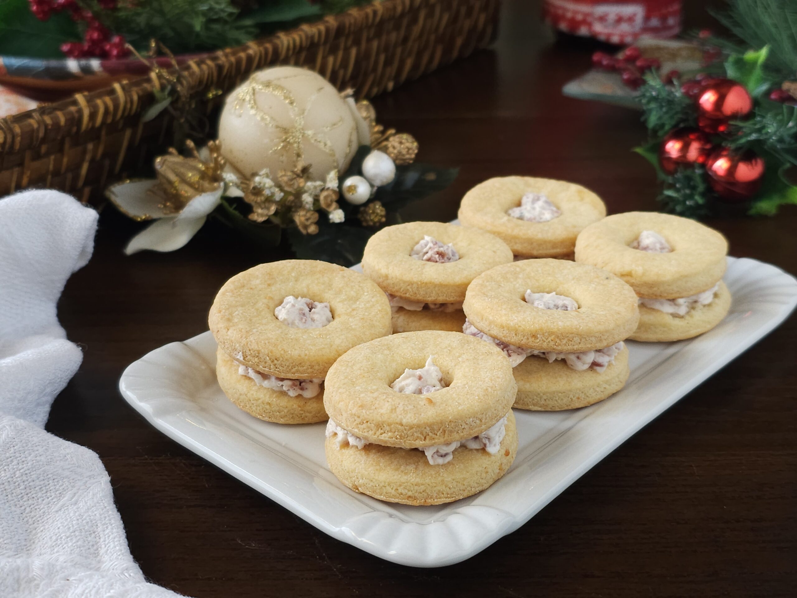 Galletas saladas ojo de buey al salami