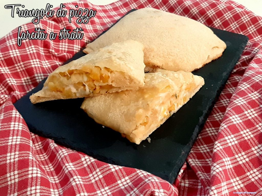 Triángulos de pizza rellena a capas