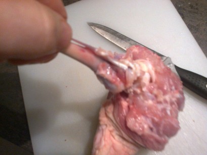 deshuesar el muslo de pollo