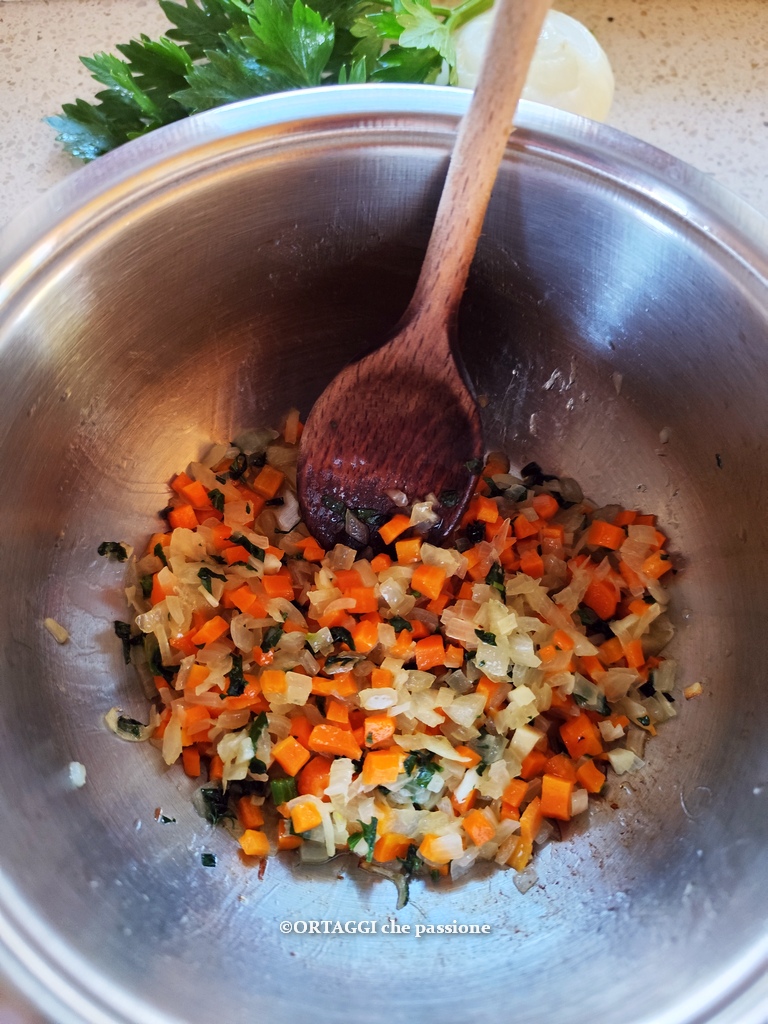 sofrito de zanahorias, cebollas y apio