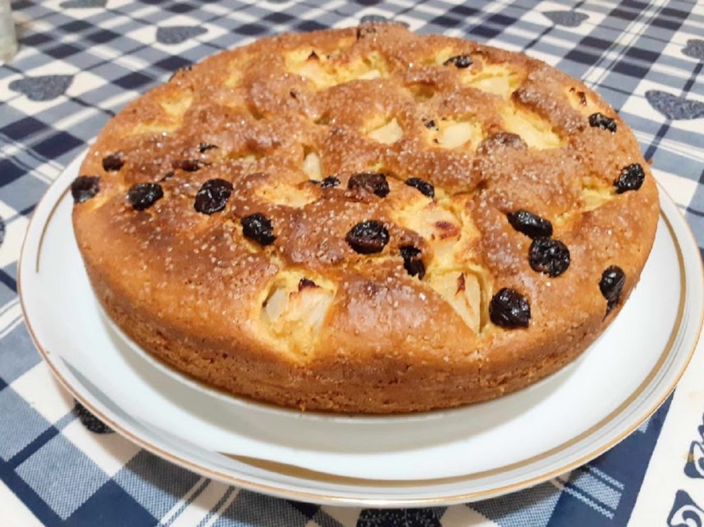 Tarta con arándanos y manzanas sin mantequilla y huevos