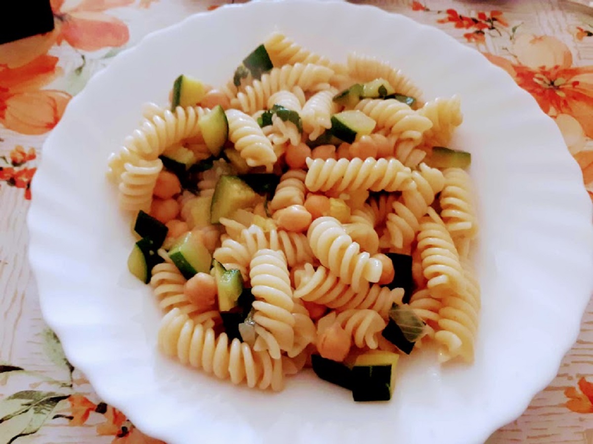 Pasta de garbanzos y calabacines ligera nutritiva fácil y sabrosa