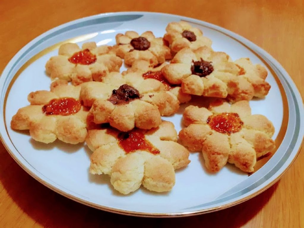 Galletas cocidas en freidora de aire rellenas de mermelada y Nutella