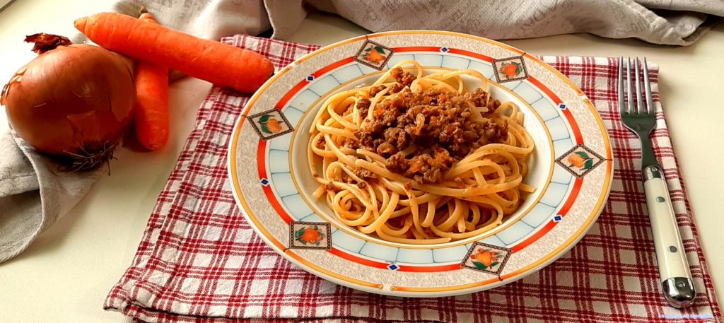 Pasta alla genovese napolitana