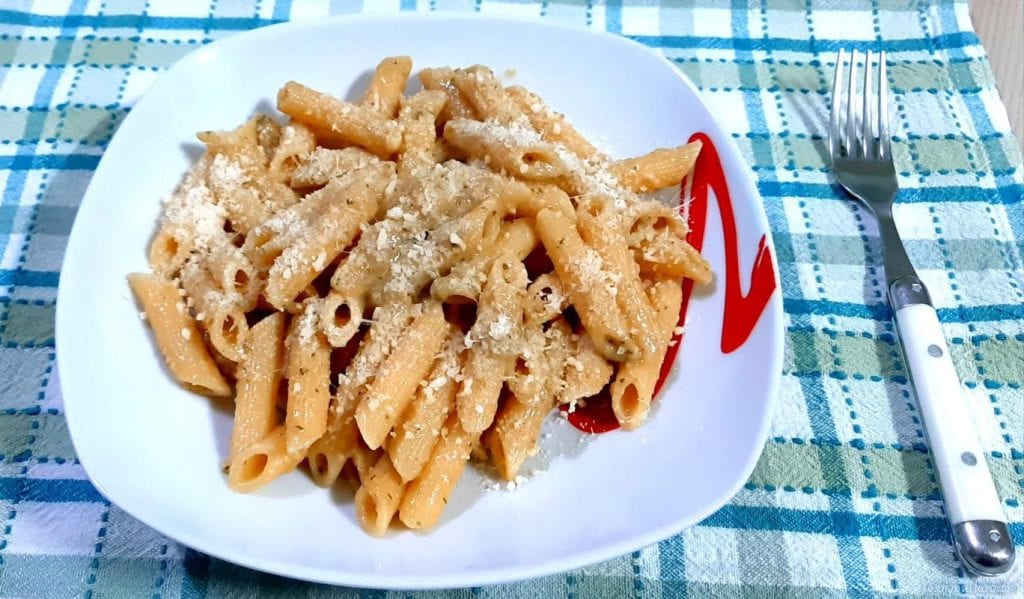 Pasta con pesto de berenjenas