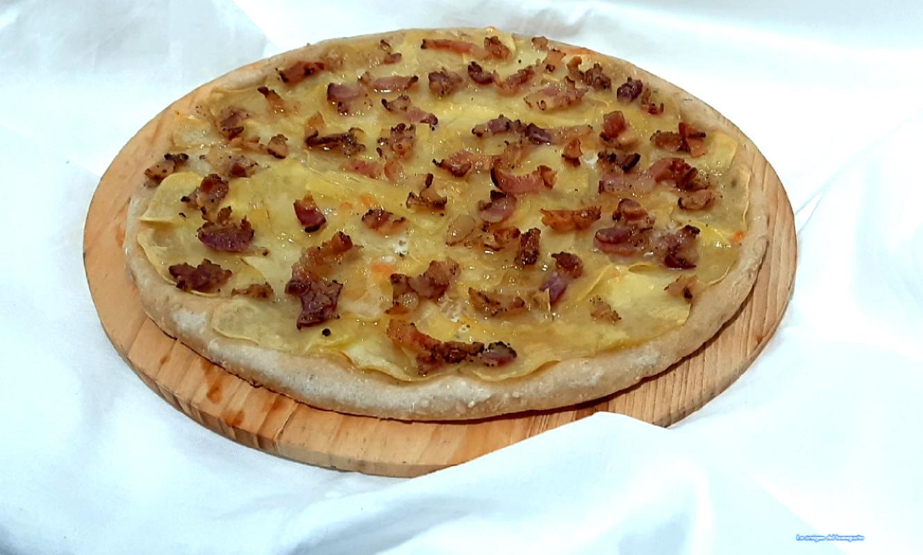 Pizza blanca patatas y guanciale