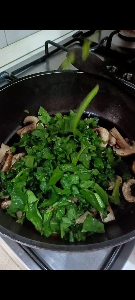Champiñones y espinacas