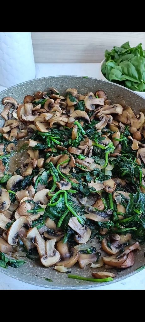 Champiñones y espinacas
