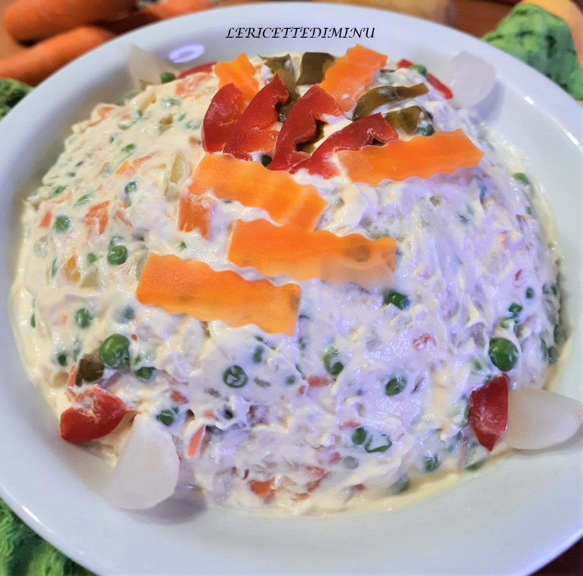 Ensaladilla rusa con atún y encurtidos