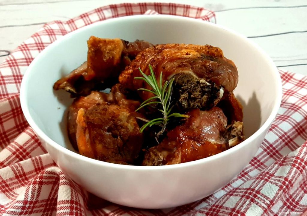 Cochinillo troceado al horno