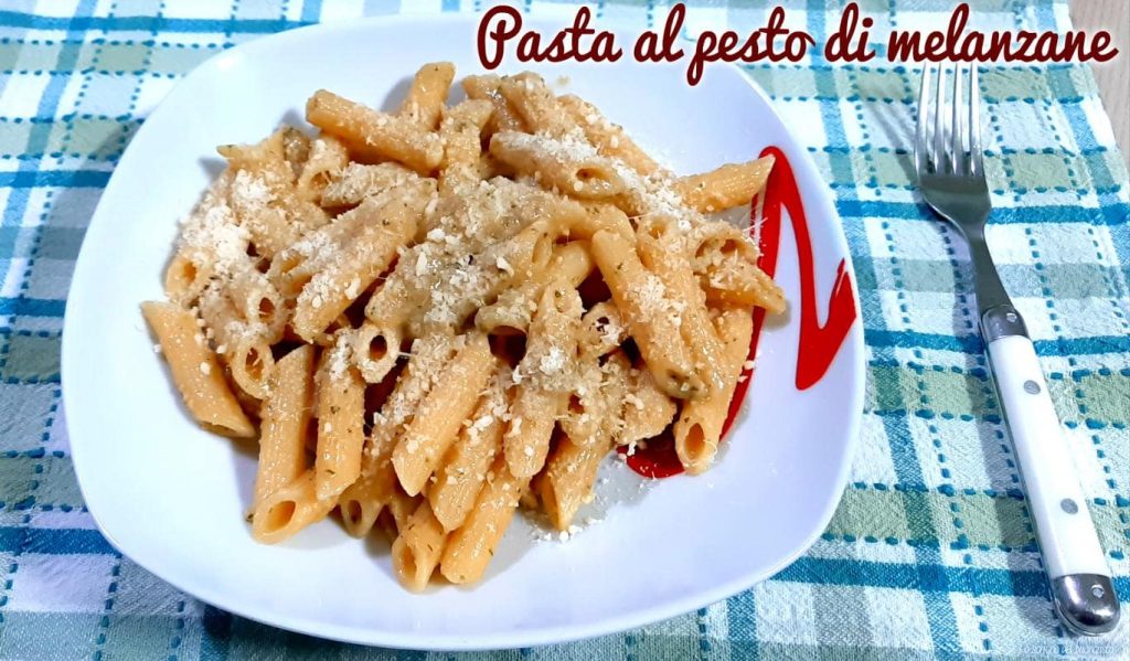 Pasta con pesto de berenjenas