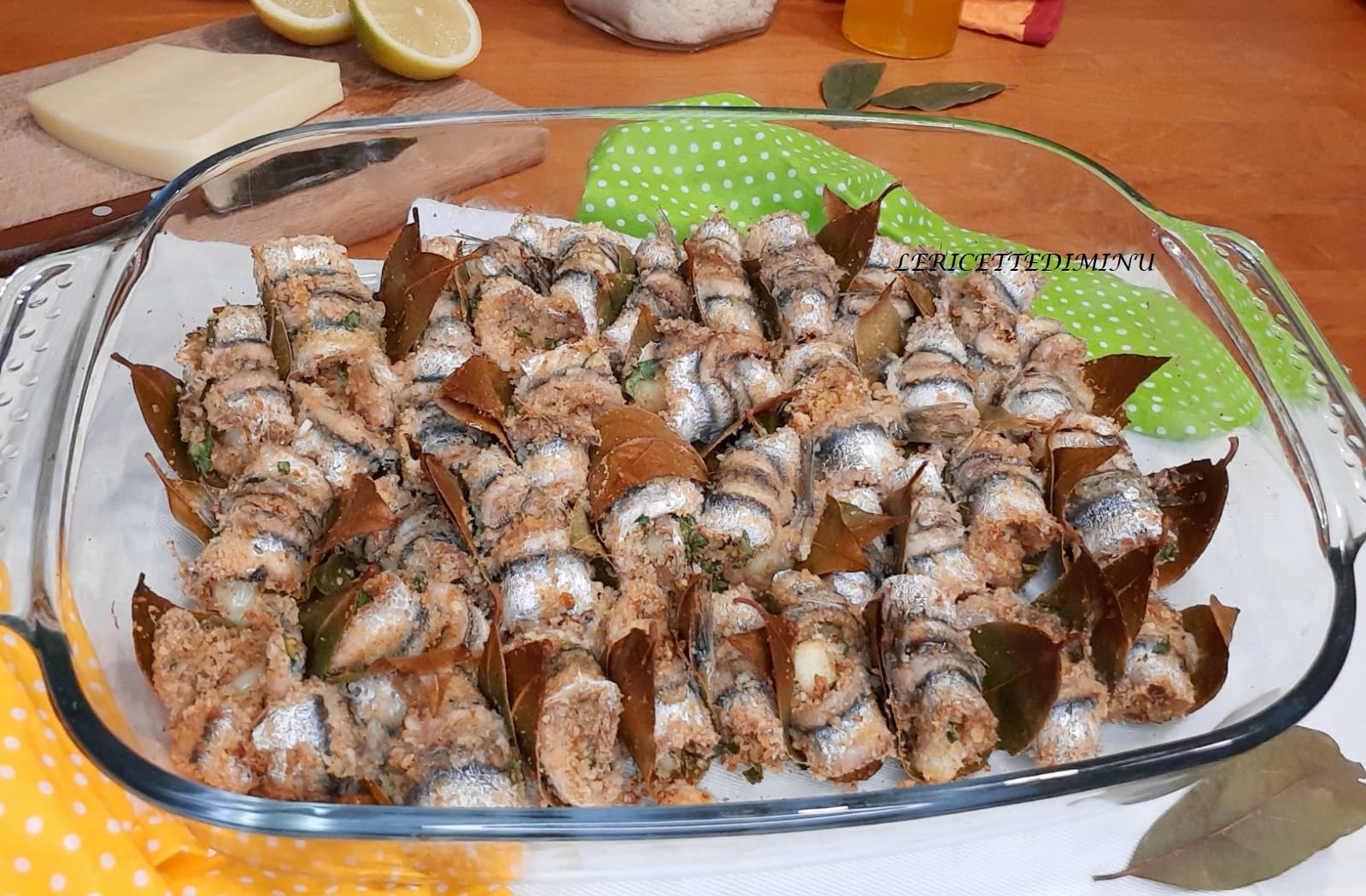 Rollitos de boquerones con laurel y limón a la siciliana