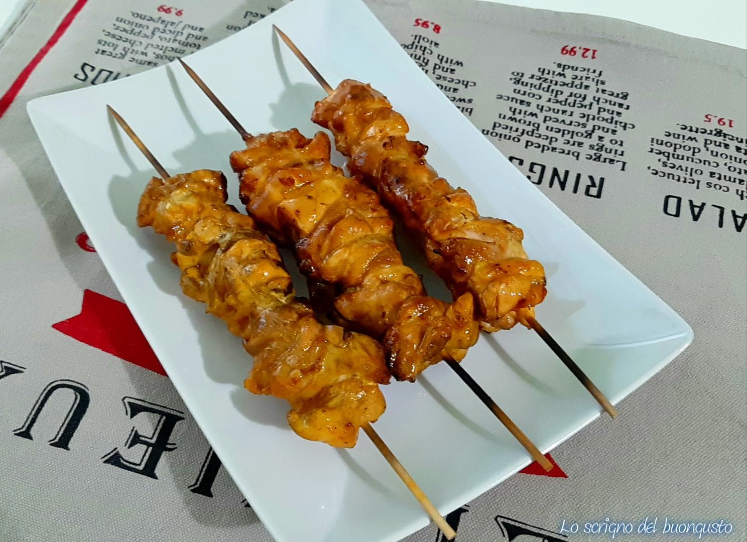 Brochetas de pollo exóticas