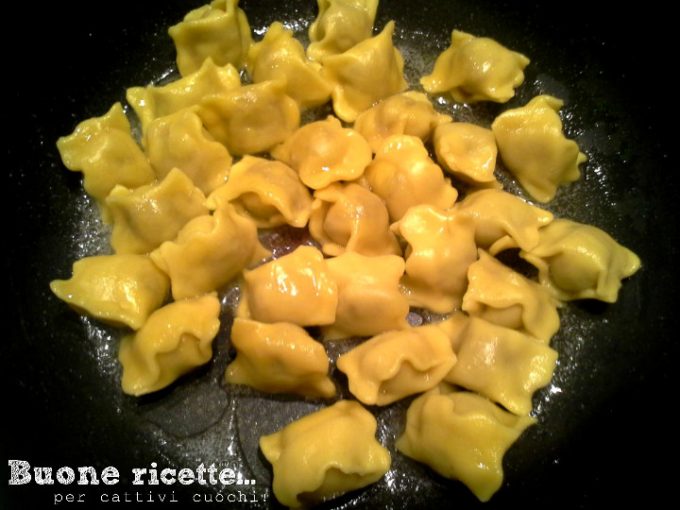 Agnolotti del plin burro e salvia