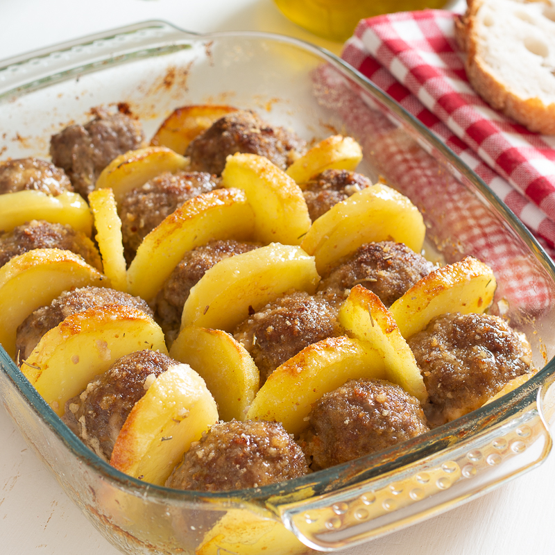 Albóndigas con patatas al horno