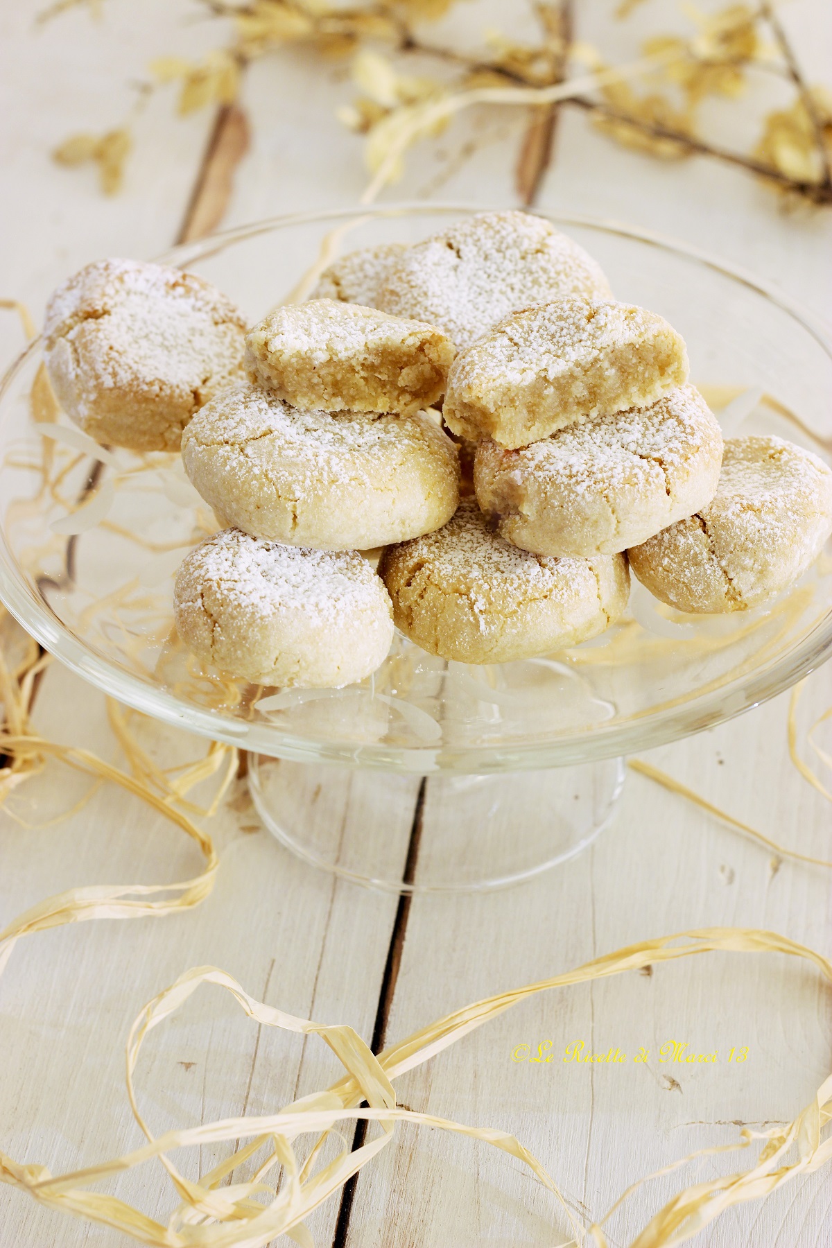 Amaretti con crema de castañas. Galletas fáciles, listas en 15 minutos. Receta sin gluten y sin lactosa.