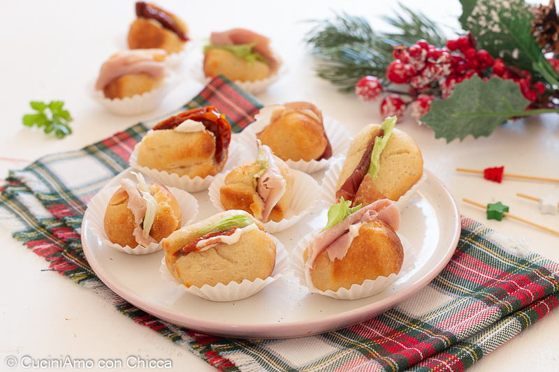 Babà mignon salados