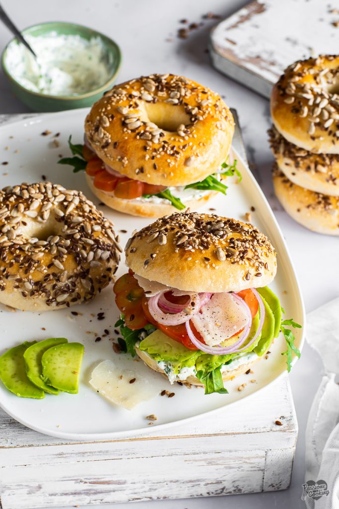 Bagel con aguacate