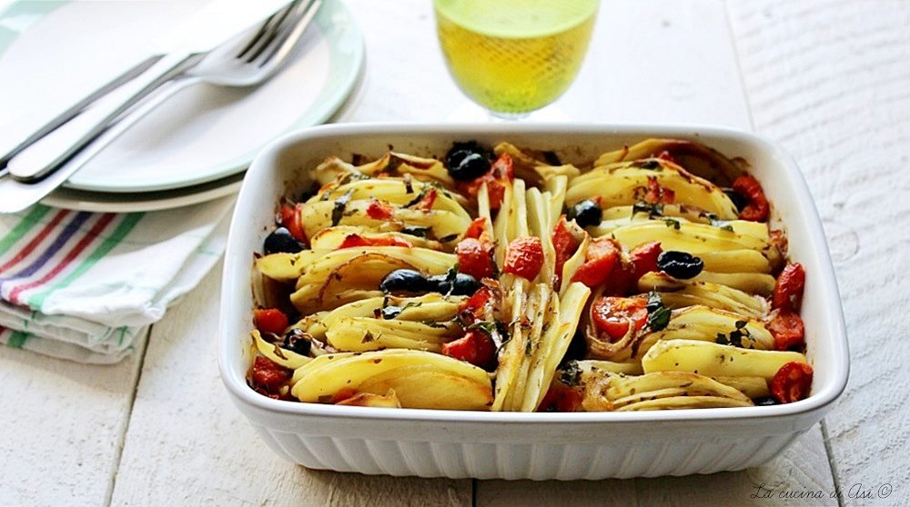 Bandeja de patatas condimentadas