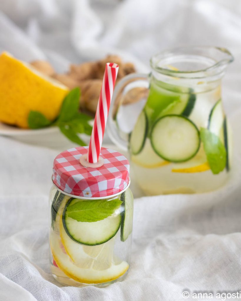 bebida de limón, pepino y jengibre refrescante