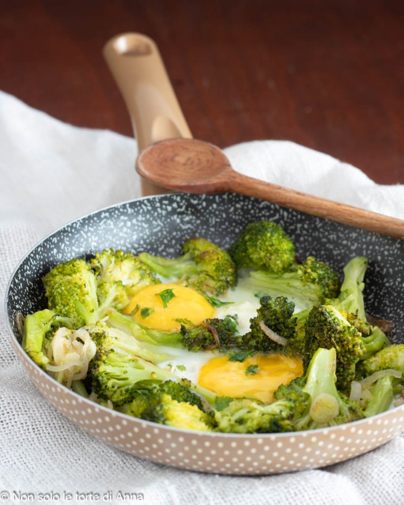 brócoli con huevos y puerros