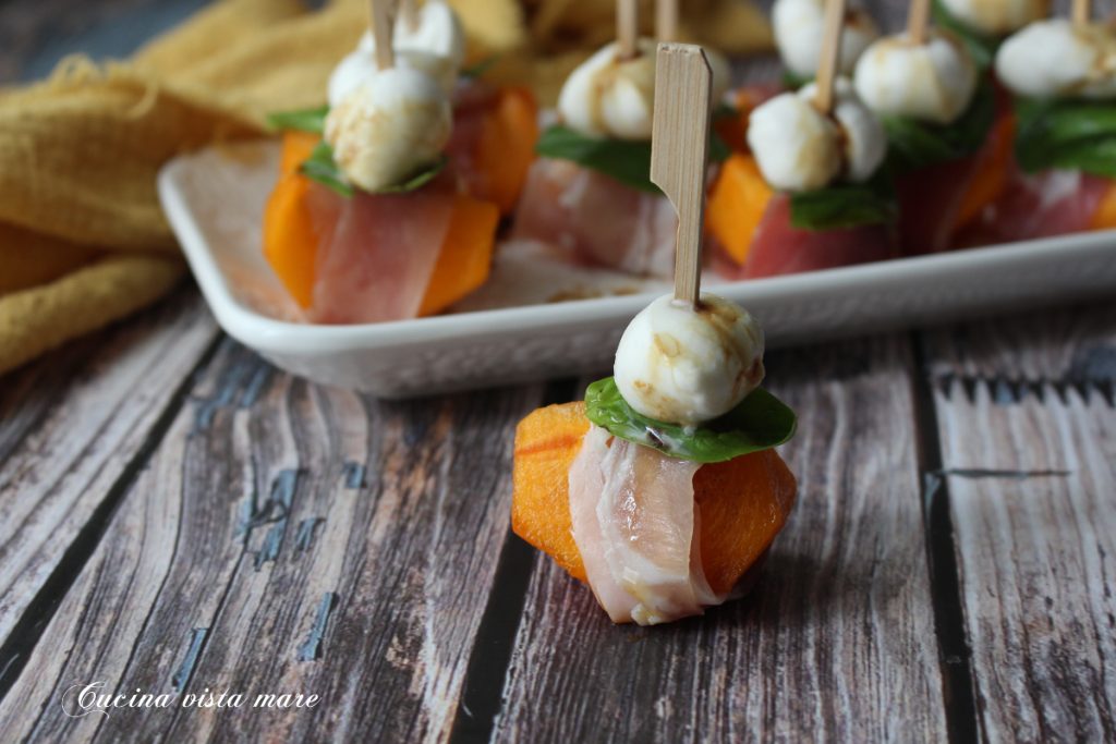 Brochetas de caqui y jamón Cocina vista al mar