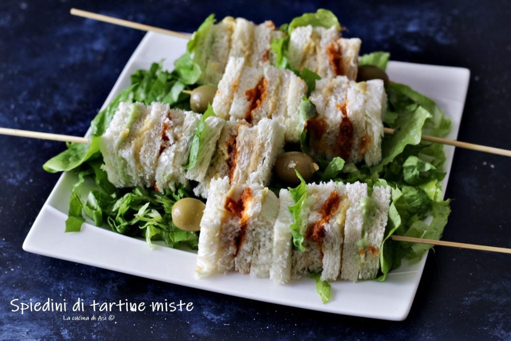 Brochetas de canapés variados