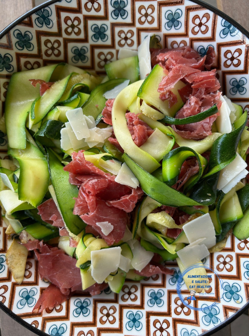 Calabacines y bresaola al limón: alternativa ligera a la ensalada