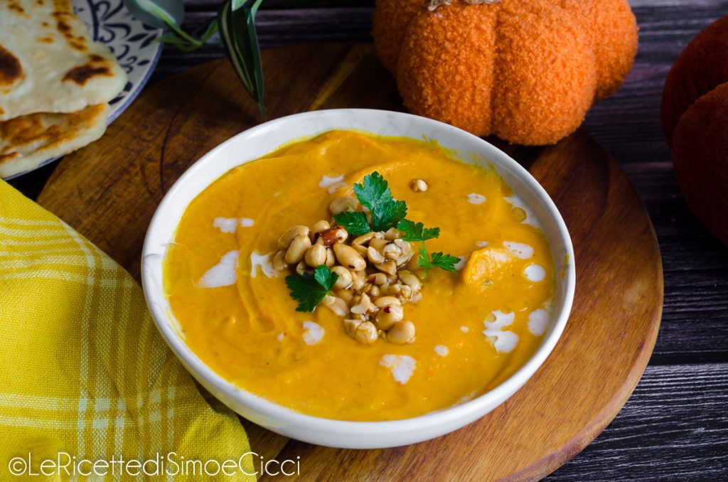 Crema de Calabaza y Tomates Asados con Cacahuetes Picantes