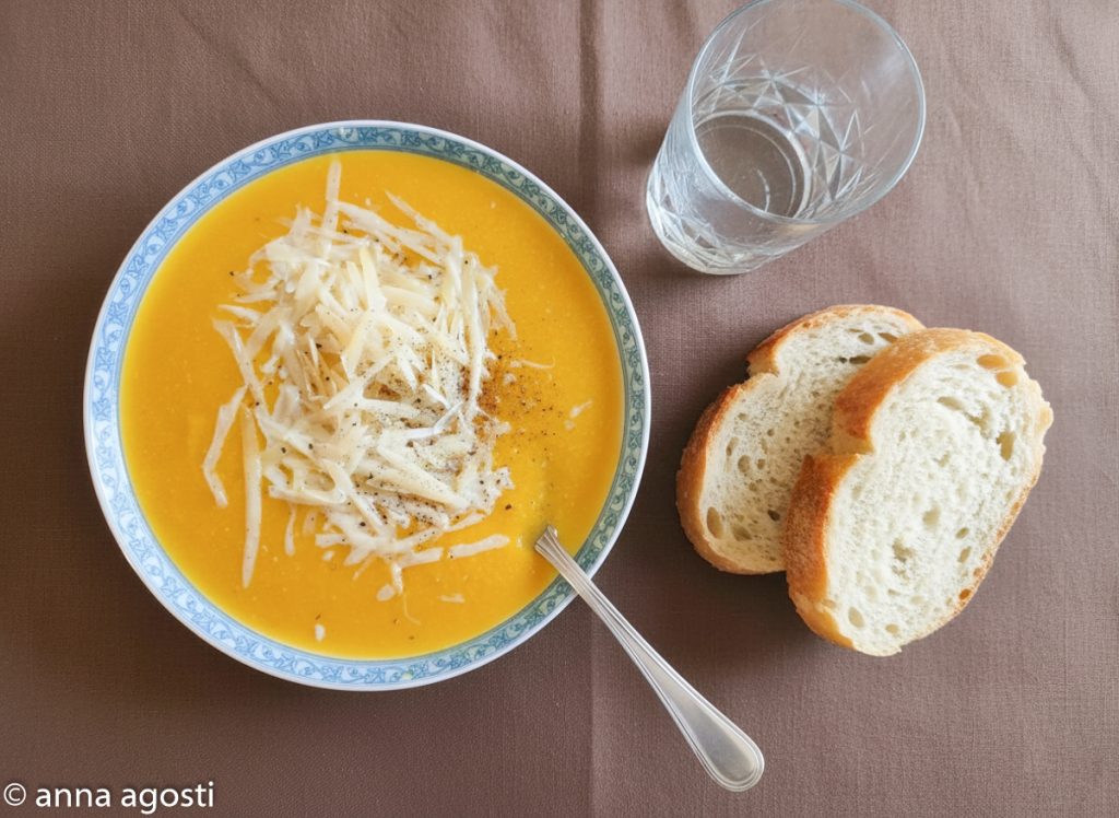 Crema de coliflor y calabaza con pecorino toscano