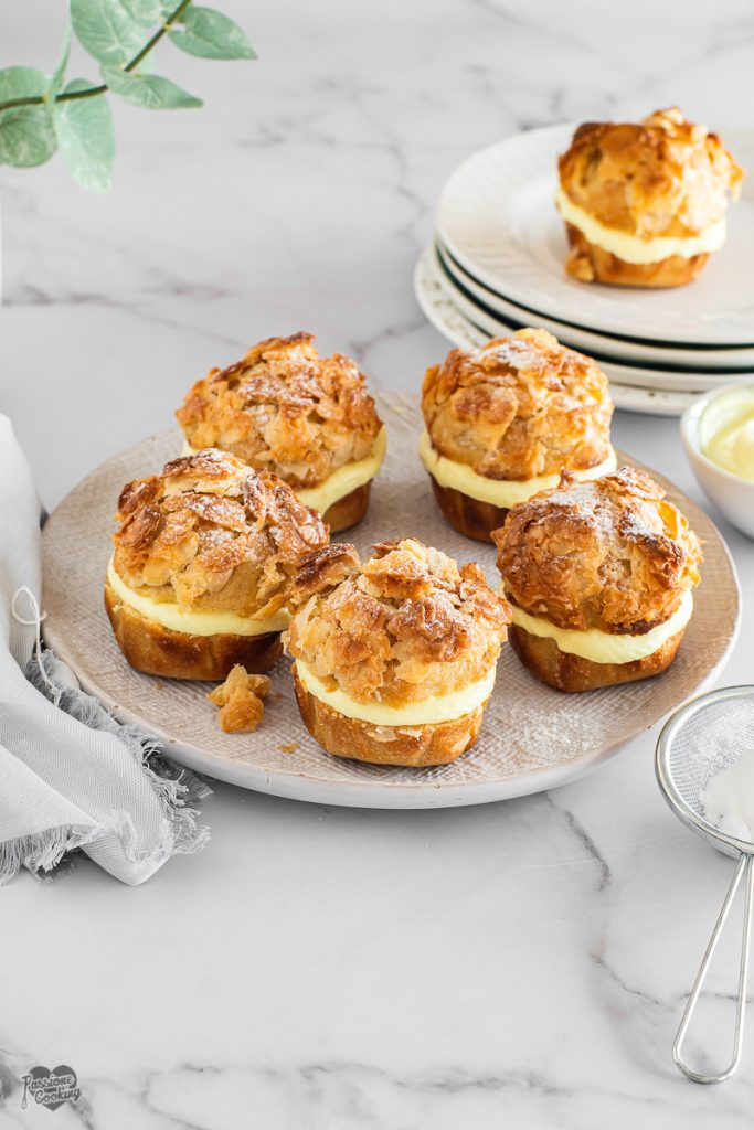 Muffin con crema y almendras