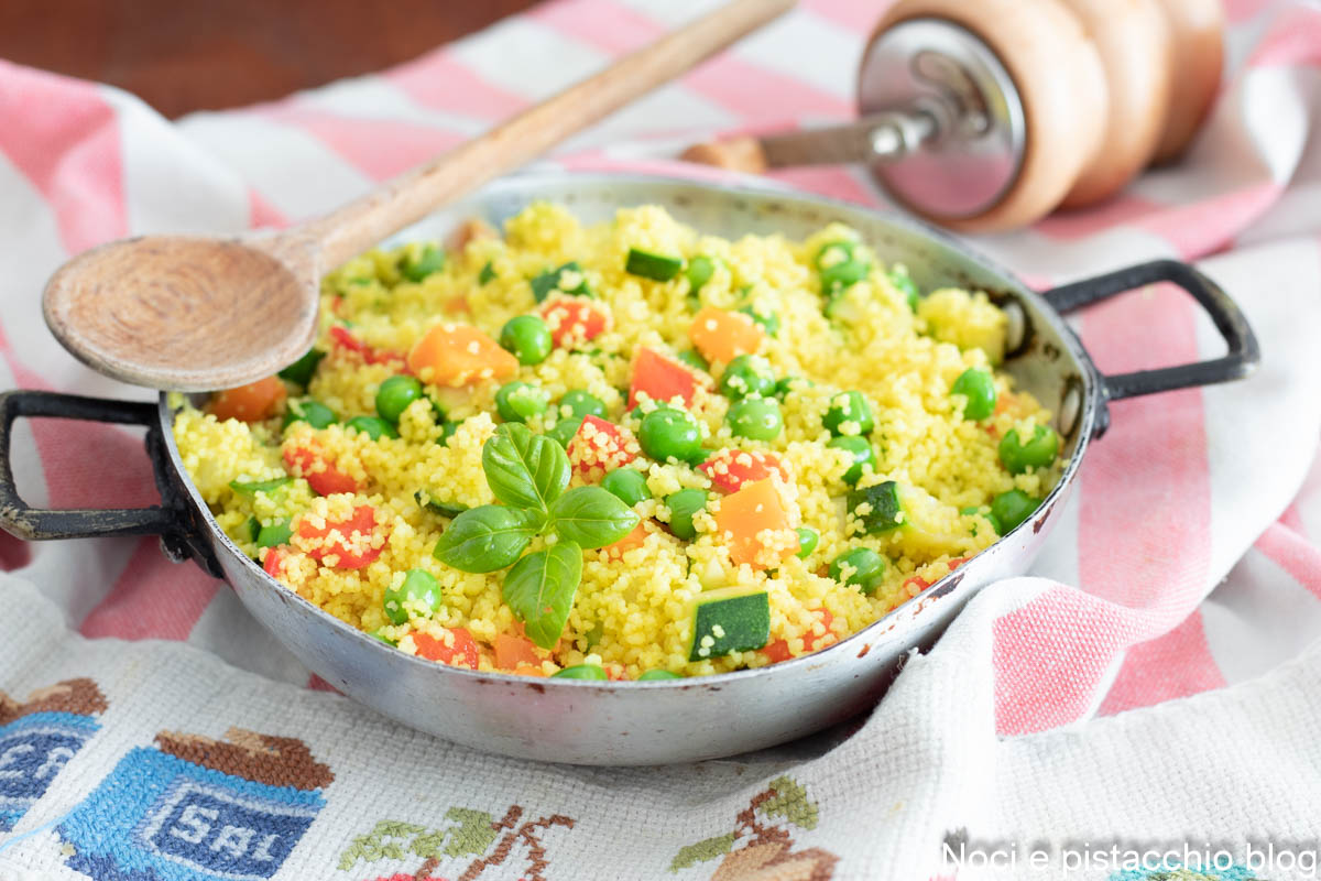 Cuscús con verduras y guisantes