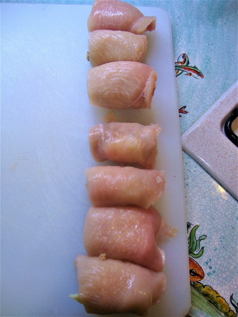 Rollitos de pollo, col y speck