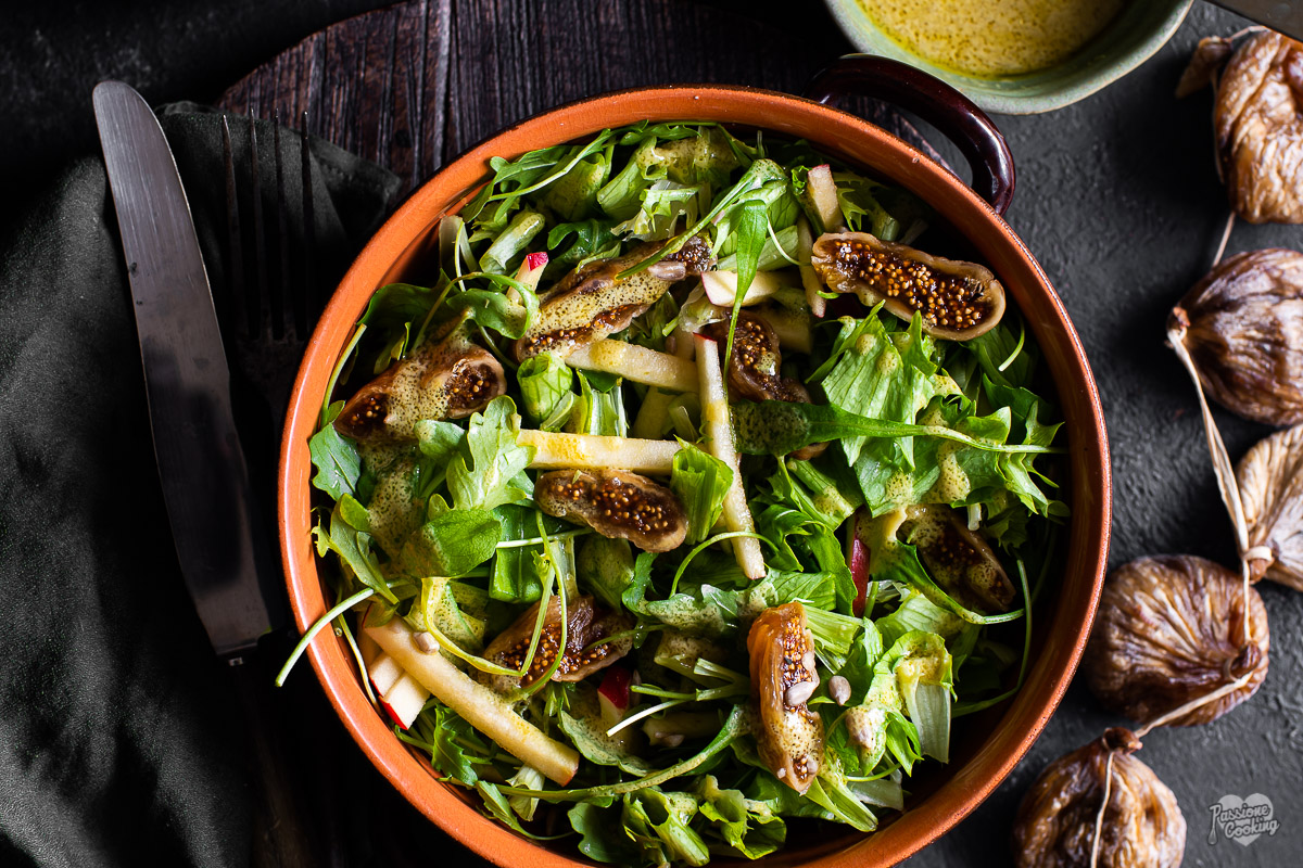 Ensalada con higos secos y manzanas