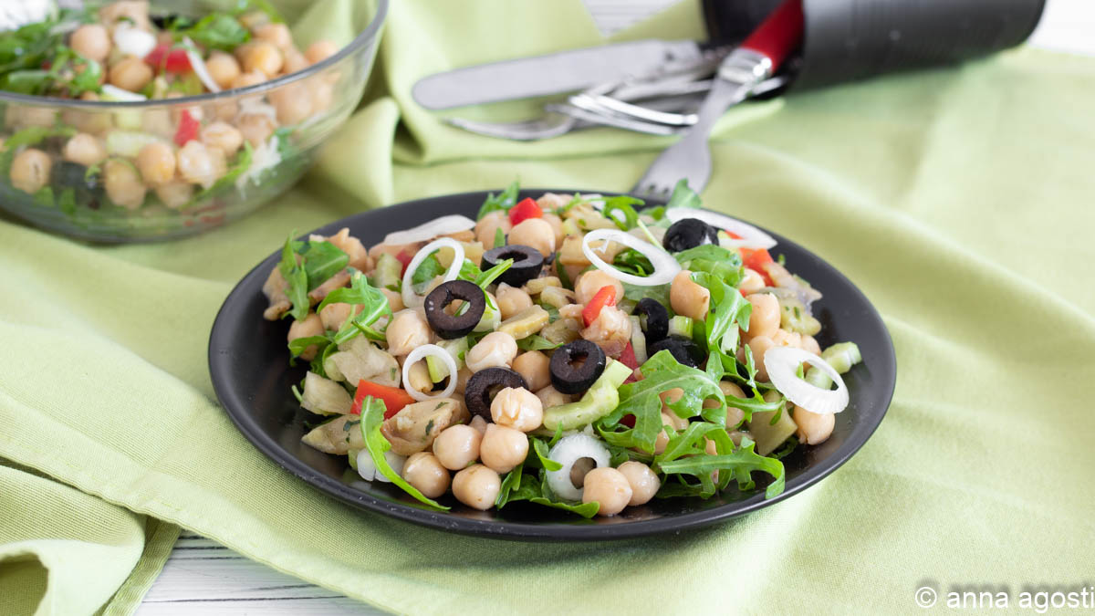 Ensalada de garbanzos rúcula y berenjenas