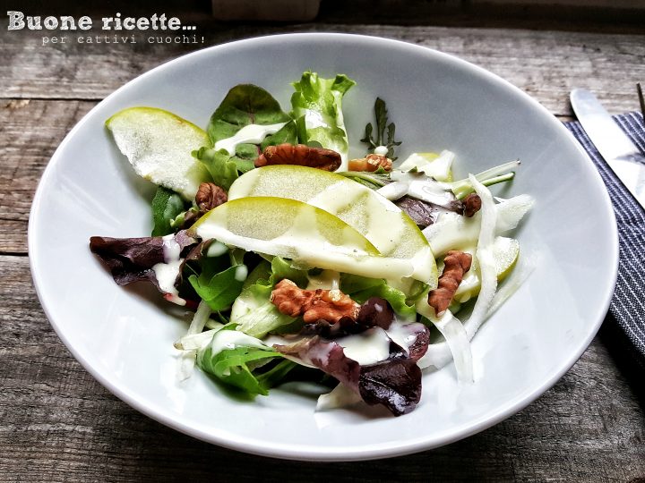 Ensalada de manzanas y nueces con aderezo de mostaza