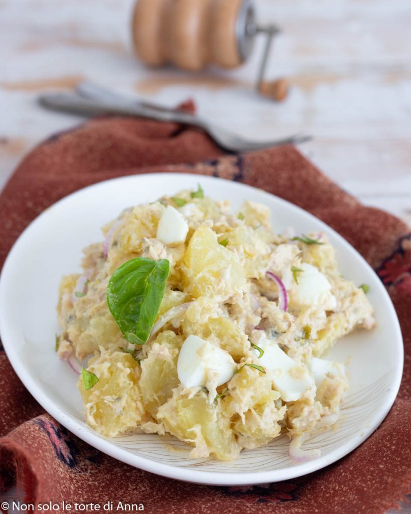 Ensalada de patatas con atún