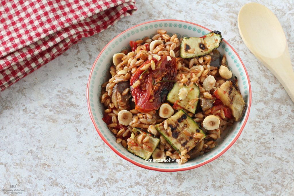 Ensalada de farro con verduras a la parrilla