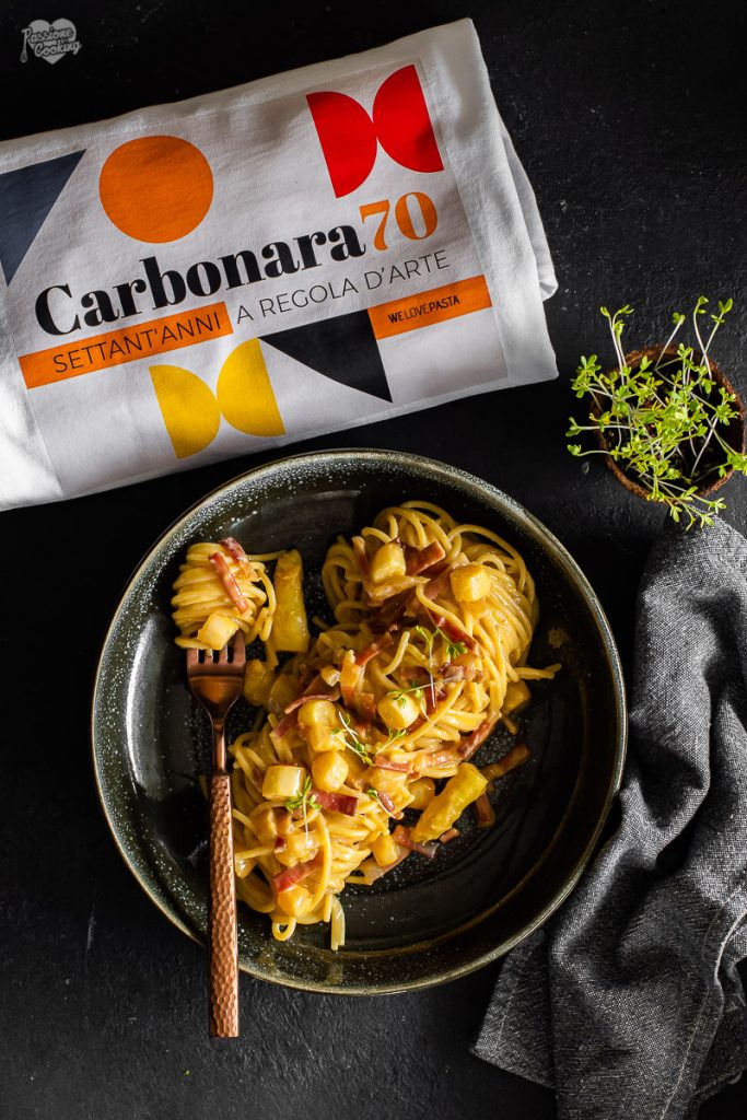 Carbonara con speck y espárragos