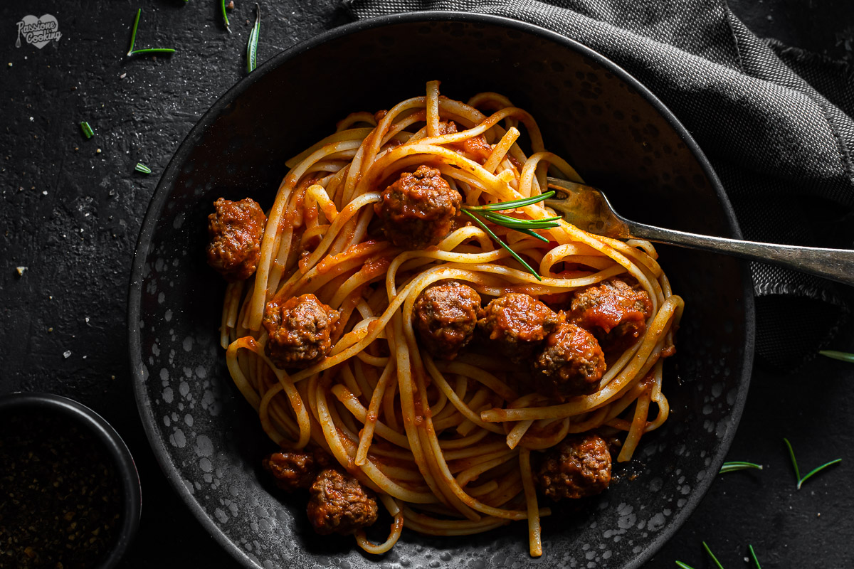 Linguine con albóndigas