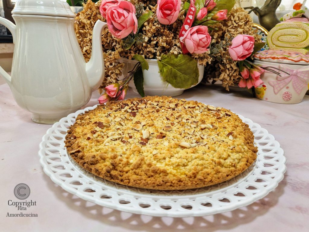 Tarta desmenuzada con almendras y crema de chocolate