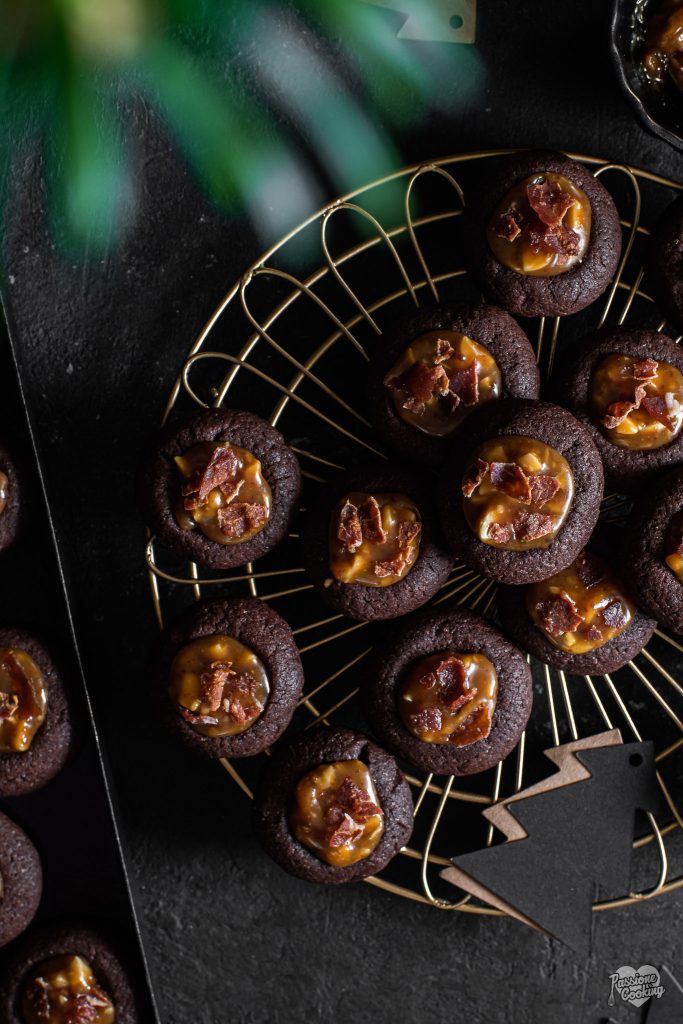Galletas de chocolate con caramelo y Speck Alto Adige IGP
