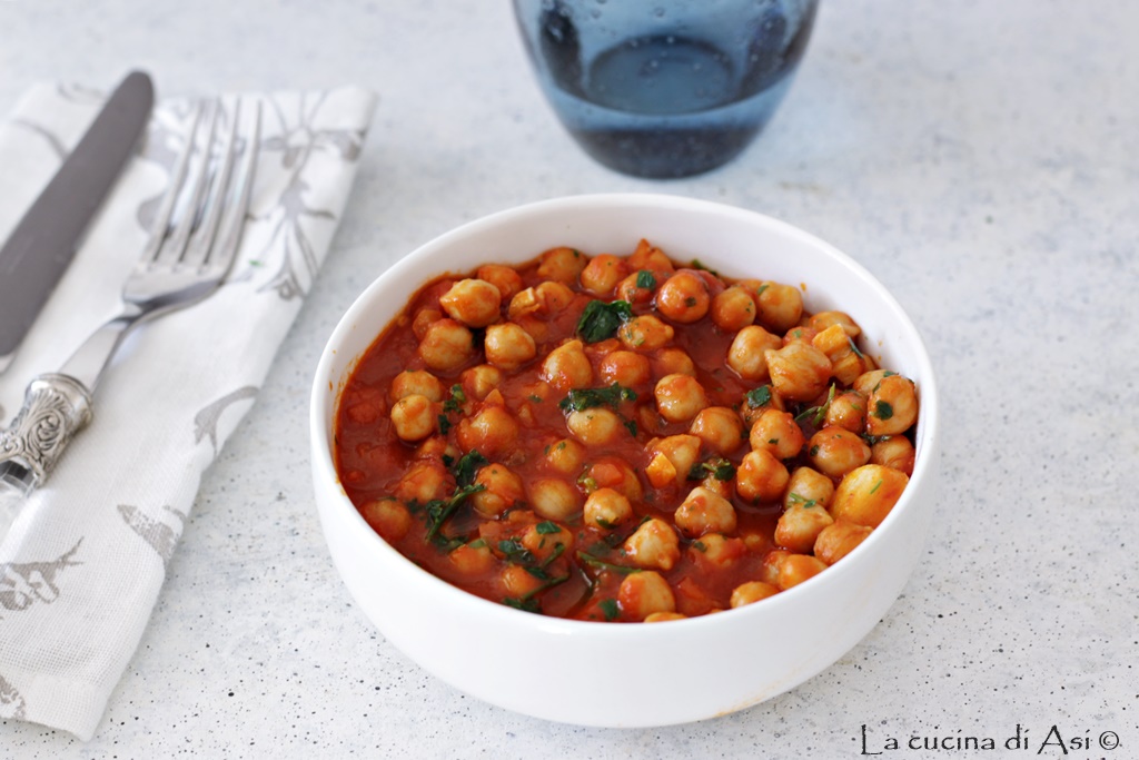 GARBANZOS en salsa de tomate picante