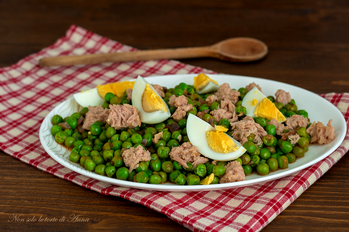 Guisantes con atún y huevos duros