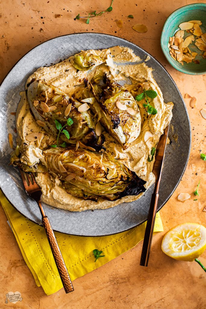 Hummus con col rizado al miso