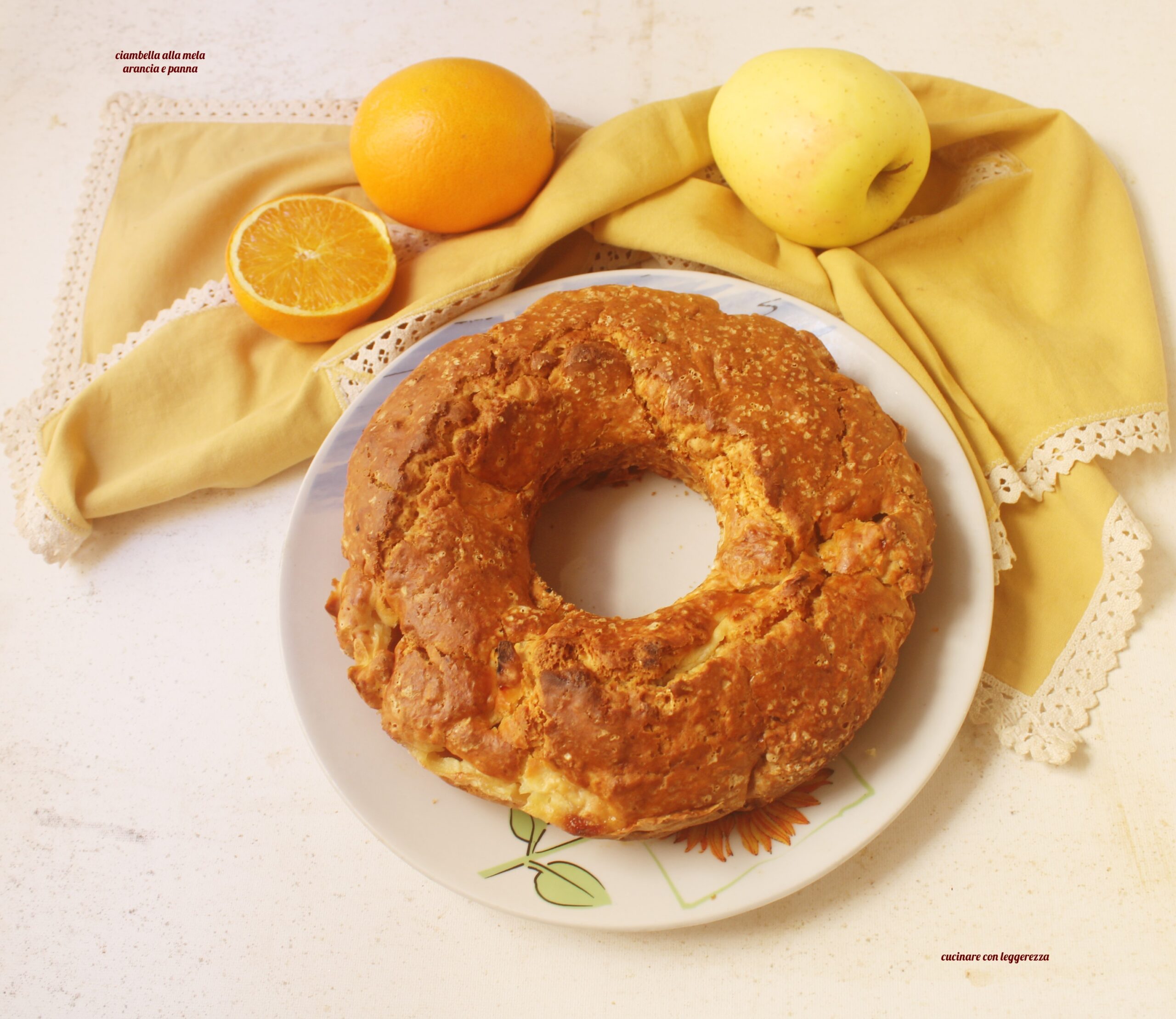 Rosca de manzana, naranja y nata